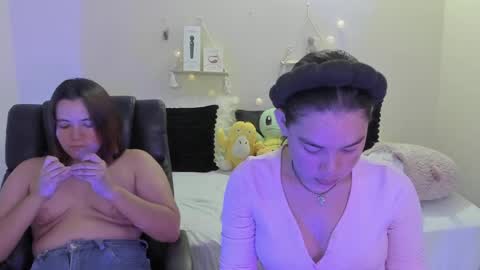 Snapshot of aprildubois_ chatting on 05/27/26, 07:55 April online show from 05/27/26, 07:55