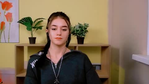 Snapshot of aprillswift_ chatting on 12/21/24, 12:42 Aprill online show from 12/21/24, 12:42