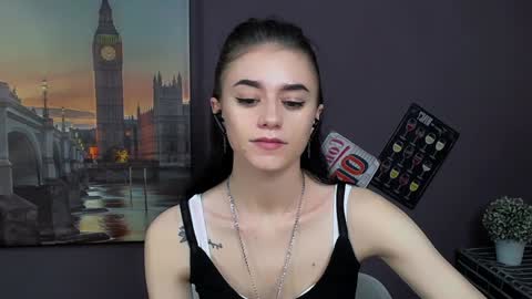 Snapshot of aprillswift_ chatting on 01/18/25, 02:33 Aprill online show from 01/18/25, 02:33