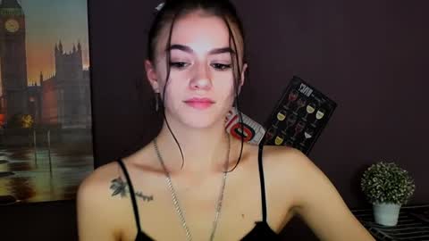 Snapshot of aprillswift_ chatting on 01/21/25, 05:30 Aprill online show from 01/21/25, 05:30