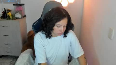 aqua emilly online show from 10/21/25, 11:16