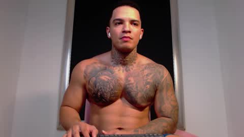 Snapshot of aquiles_elpapi chatting on 09/09/25, 01:27 AquilesElpapi online show from 09/09/25, 01:27