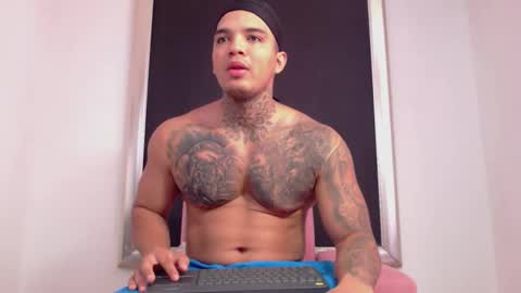 Snapshot of aquiles_elpapi chatting on 09/14/25, 08:52 AquilesElpapi online show from 09/14/25, 08:52