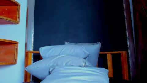 Snapshot of aquiles_elpapi chatting on 03/31/26, 01:51 AquilesElpapi online show from 03/31/26, 01:51