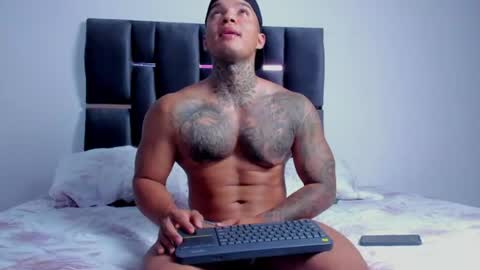 Snapshot of aquiles_elpapi chatting on 06/17/26, 06:05 AquilesElpapi online show from 06/17/26, 06:05