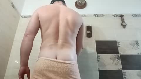 aquinn2000 online show from 02/26/25, 06:37