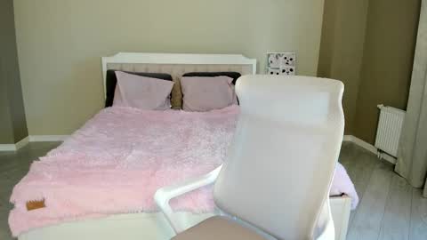 Lina online show from 10/19/25, 08:48