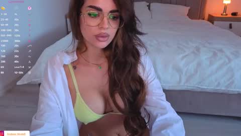 IsaBella online show from 11/06/25, 08:59