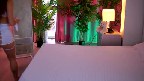 IsaBella online show from 02/06/26, 07:45