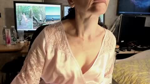 Nadia Cyel online show from 04/24/26, 12:29