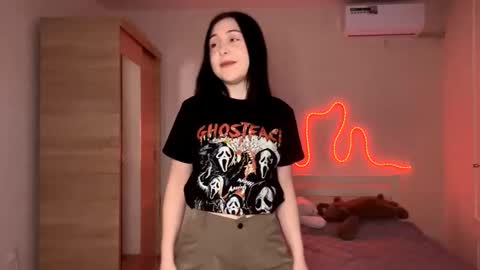 Emi online show from 03/22/26, 03:37