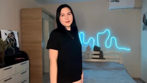 Emi online show from 04/04/26, 04:15