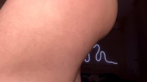 Emi online show from 04/19/26, 06:10