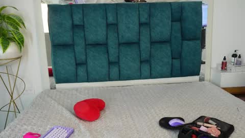   online show from 04/22/26, 07:11