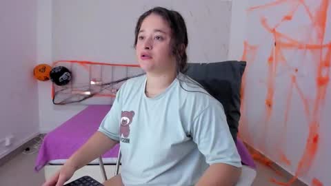 aradia_kiss online show from 10/20/25, 07:47