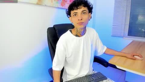 Snapshot of arceluuz chatting on 02/24/25, 08:47 Arceluz online show from 02/24/25, 08:47