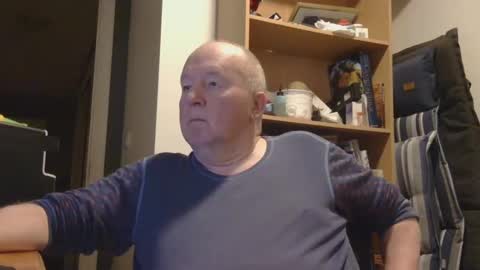 Snapshot of arcticman44 chatting on 02/05/25, 06:15 arcticman44 online show from 02/05/25, 06:15
