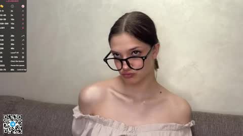 Caroline online show from 04/06/26, 07:37