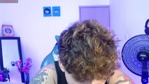 Snapshot of ares_blue chatting on 05/05/26, 11:29 ares blue online show from 05/05/26, 11:29