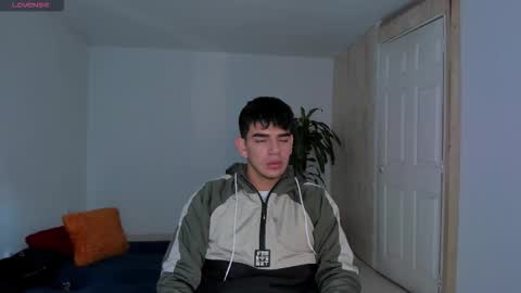 Snapshot of ares_johnsonn chatting on 10/24/25, 12:12 Ares online show from 10/24/25, 12:12