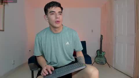 Snapshot of ares_johnsonn chatting on 11/07/25, 10:10 Ares online show from 11/07/25, 10:10