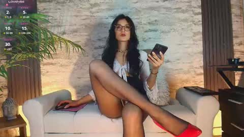Snapshot of aretha_hose chatting on 10/10/25, 01:04 Aleja online show from 10/10/25, 01:04
