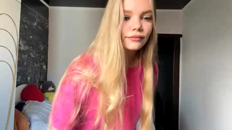 Snapshot of argeliaboivin chatting on 10/30/25, 06:48 Amelia online show from 10/30/25, 06:48