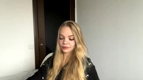 Amelia online show from 11/06/25, 06:03