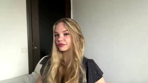 Amelia online show from 11/08/25, 05:51