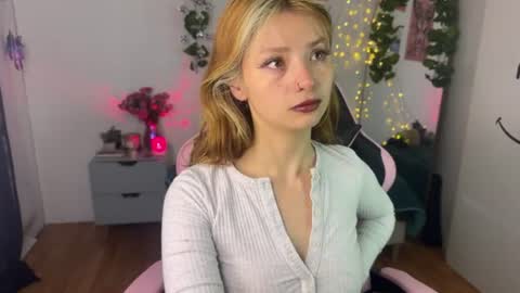 Snapshot of ari_kat666 chatting on 07/25/26, 04:32 ari online show from 07/25/26, 04:32