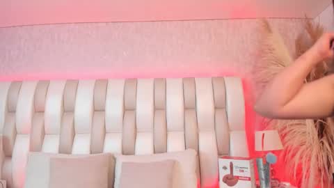 ari_lynn_ online show from 04/20/26, 03:09