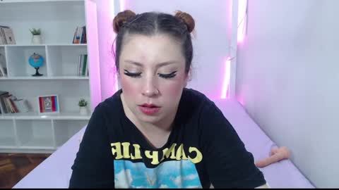 Snapshot of ari_rossee_ chatting on 01/01/25, 03:13 online show from 01/01/25, 03:13