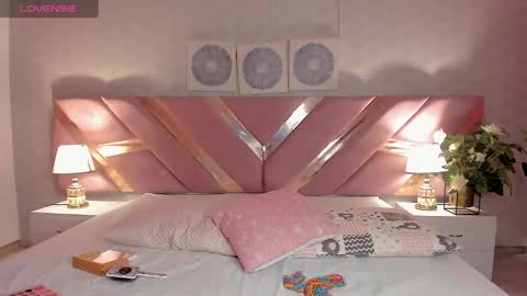 Snapshot of ari_sunshine chatting on 02/04/25, 07:11 Ari online show from 02/04/25, 07:11