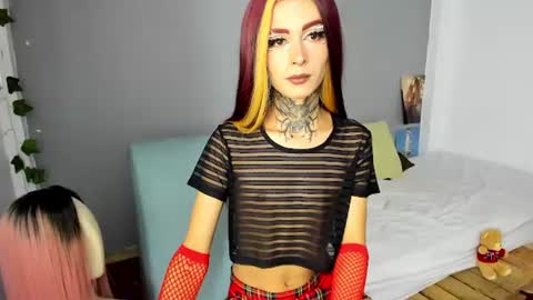Snapshot of ari_uchis chatting on 07/07/26, 02:36 Annie online show from 07/07/26, 02:36