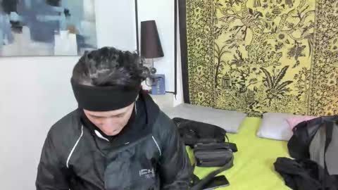 aria y orien  online show from 12/18/25, 11:05