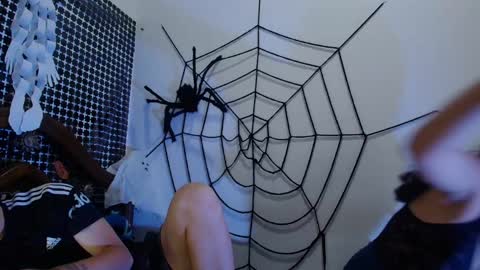 aria_arthur online show from 10/17/25, 12:52