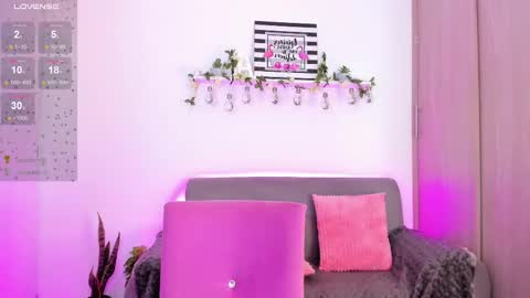 Snapshot of aria_brown_19 chatting on 03/10/25, 04:35 ARIA online show from 03/10/25, 04:35