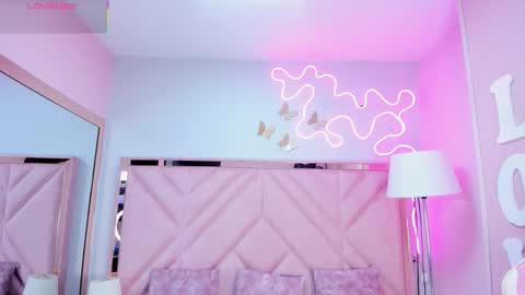 Snapshot of aria_joness_ chatting on 10/04/25, 01:53 Aria Jones online show from 10/04/25, 01:53