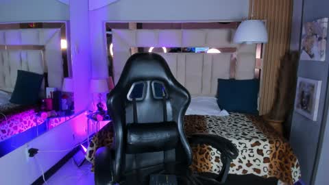 Aria Jones online show from 04/22/26, 09:16