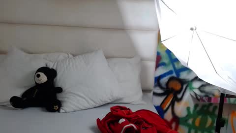 Snapshot of aria_martiin chatting on 12/11/24, 11:08 aria online show from 12/11/24, 11:08