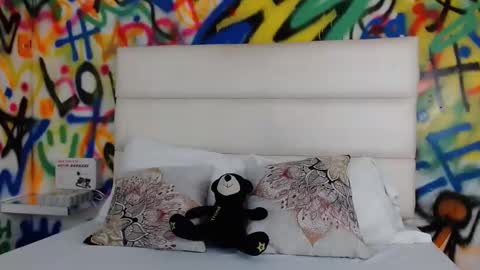 Snapshot of aria_martiin chatting on 12/22/24, 11:44 aria online show from 12/22/24, 11:44