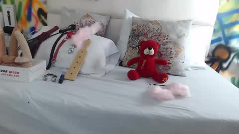 Snapshot of aria_martiin chatting on 01/15/25, 11:10 aria online show from 01/15/25, 11:10