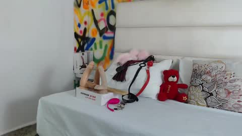 Snapshot of aria_martiin chatting on 01/22/25, 11:34 aria online show from 01/22/25, 11:34