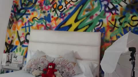 Snapshot of aria_martiin chatting on 01/23/25, 11:26 aria online show from 01/23/25, 11:26