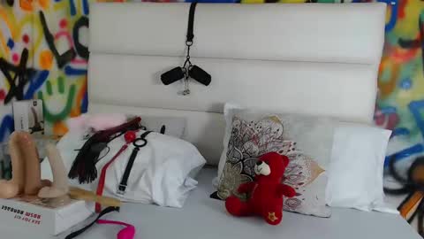 Snapshot of aria_martiin chatting on 01/25/25, 07:06 aria online show from 01/25/25, 07:06