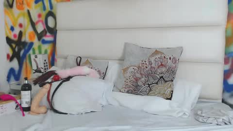 Snapshot of aria_martiin chatting on 02/08/25, 11:55 aria online show from 02/08/25, 11:55