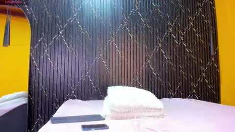 Aria Millers  online show from 10/03/25, 11:29