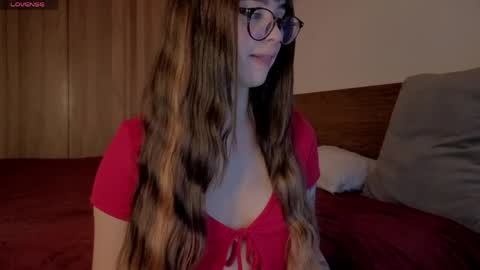 Snapshot of aria_mora chatting on 06/05/26, 10:37 Roxxy online show from 06/05/26, 10:37
