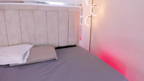 Snapshot of aria_scott1 chatting on 09/23/25, 01:03 Angelica online show from 09/23/25, 01:03