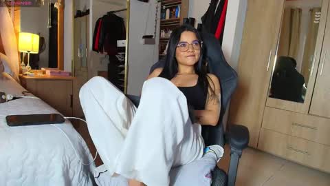 aria_sweet21 online show from 04/18/26, 10:54